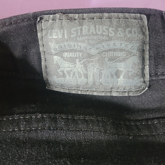 Levi's Women's High Rise Black Jeans - Picture 5 of 9
